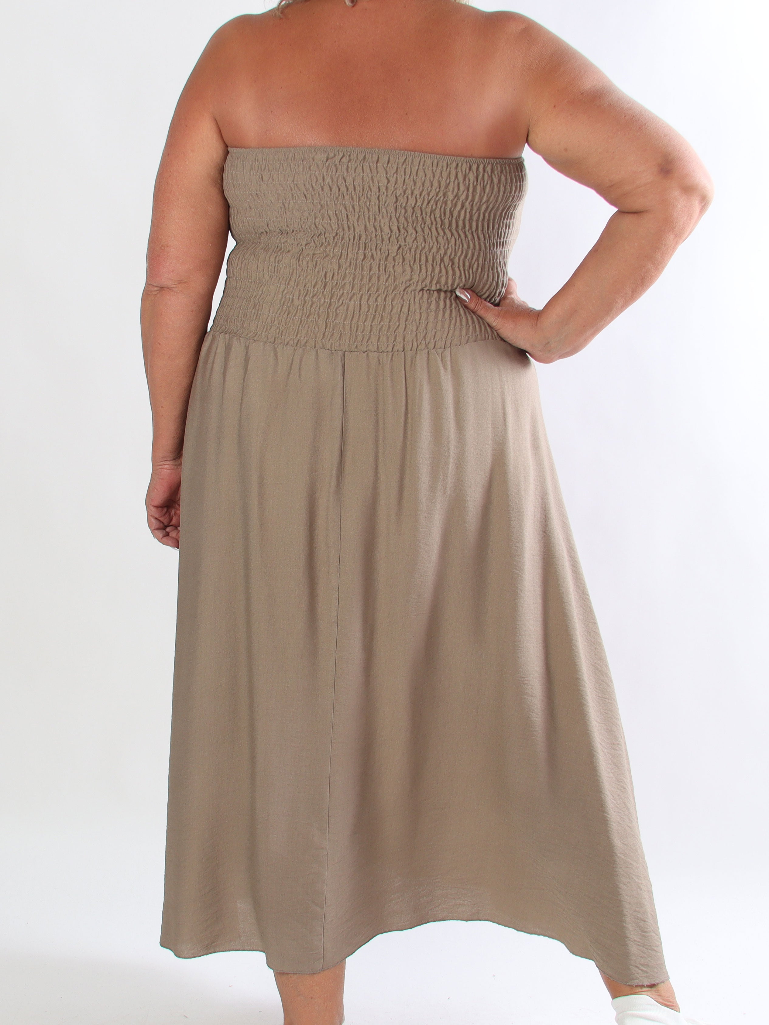 Lucianda - Stropløs plus size kjole i viskose med smock og lommer